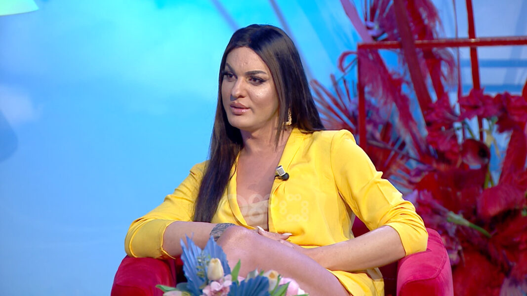 Ja kush janë tre politikanët shqiptarë, që tr ansgjinorja Amber Candy do të dëshironte në shtrat