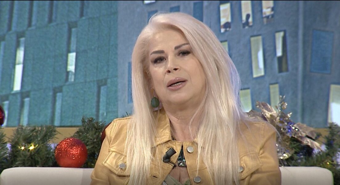 Festoi ditëlindjen në një tavolinë me burrin dhe ish-burrin, gazetarja: ‘Dashuria mbetet gjithmonë’