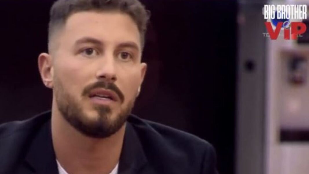 Kërkon të dalë nga shtëpia, Donaldi thirret urgjentisht në dhomën e rrëfimit