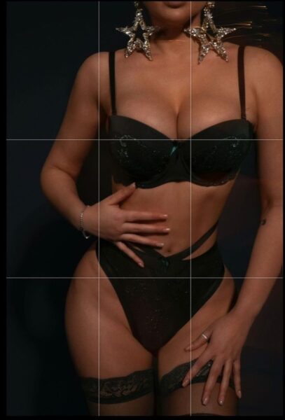 Modelja e njohur ‘ndez’ rrjetin në këto ditë të ftohta me foto provokuese