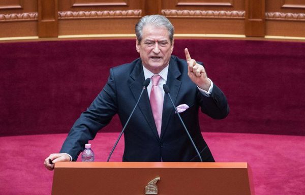 Sali Berisha zgjidhet kryetar i Partisë Demokratike me 93% të votave