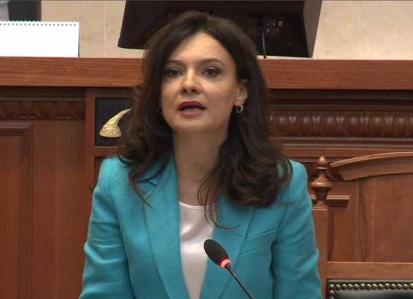 Spiropali shp ërthen ashpër ndaj Sali Berishës: ‘O Flamur pse i rri aq afër atij sa dukesh si shkopi i…’