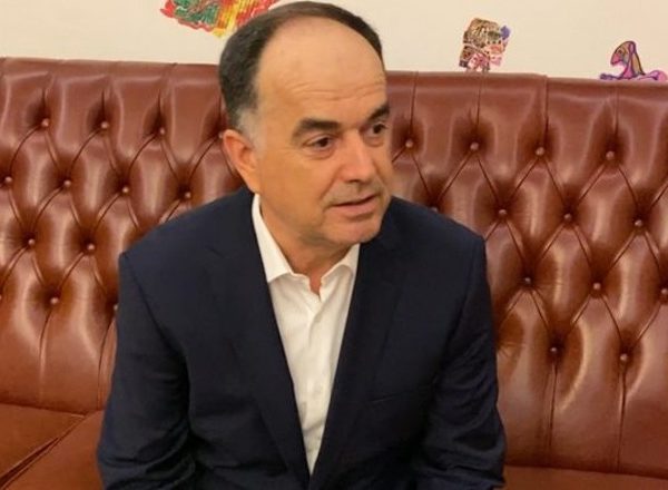 Surprizon Bajram Begaj, ja me kë e zhvillon takimin e parë