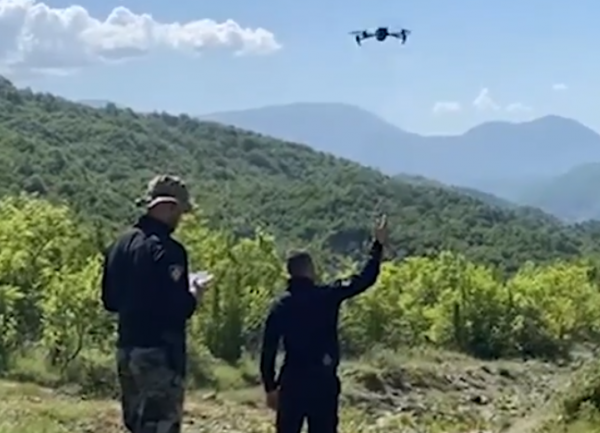 A rrestohet 45-vjeçari, k apet nga droni duke ujitur ka nabisin