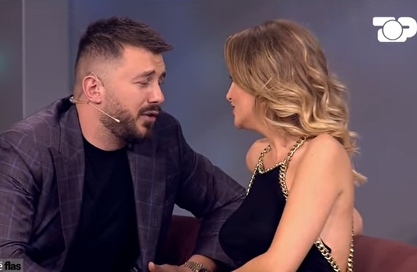 Romeo flirton me Beniadën dhe i bën pyetjen e sikletshme në mes të emisionit, ja si reagon modelja