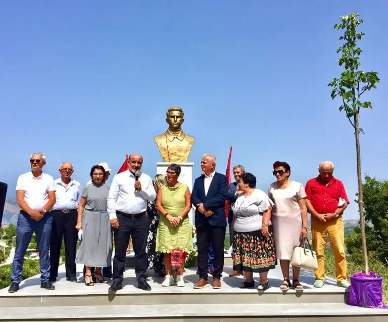 Fshati Vajzë i Labërisë trime mikpriti sot ceremoninë përkujtimore të nderimit të 3 heronjve të L uftës A ntifashiste Nacional-Çlirimtare Perlat Rexhepi, Branko Kadia dhe Jordan Misja