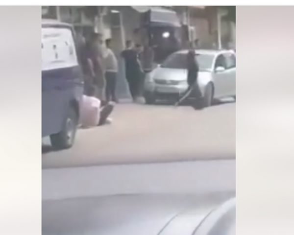 She rr masiv mes shqiptarëve, pla goset rëndë i riu
