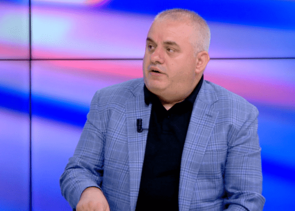 Artan Hoxha del me thirrjen e fortë