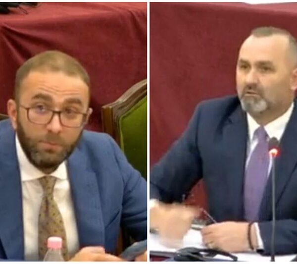 P las sh erri mes Bardhit dhe Manjës: ‘Je më shumë se vr asës, ti duhet të ishe në b urg’