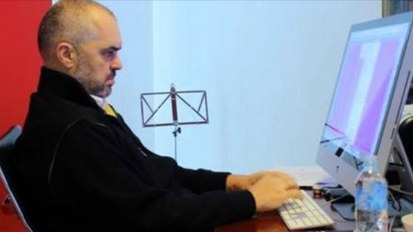 Kryeministri Edi Rama përgënjeshtron lajmin e publikuar në media se hakerat kanë kërkuar 30 milionë dollarë për rikthyer sistemin e-Albania