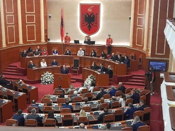 Bajram Begaj merr zyrtarisht detyrën si President i Republikës, ja mesazhi i parë që i jep