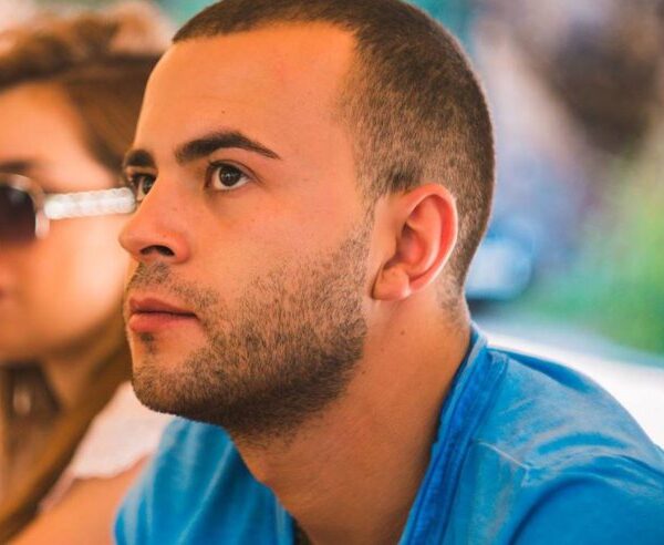 Miqtë dhe të afërmit, në zi pas vde kjes tr agjike të 32-vjeçarit shqiptar: ‘Jeta është e padrejtë, s’më besohet’