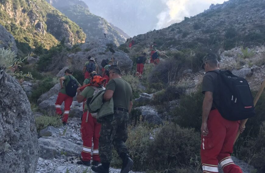 Lajm i fundit/ Mali i Çikës prej katër ditësh në fl akë