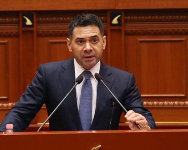 Kush ishin tre deputetët e opozitës që votuan kundër Arben Ahmetajt në Kuvend, zbardhet votimi