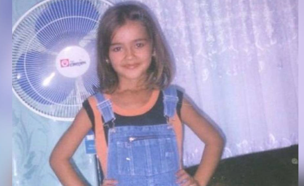 E njihni vajzën në foto?/ Sot ajo është një ndër vajzat më të bukura të ekranit shqiptar dhe jo vetëm