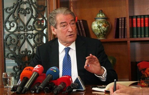 Berisha: Shqiptarët duhet të kishin rrogë mesatare 1500 euro