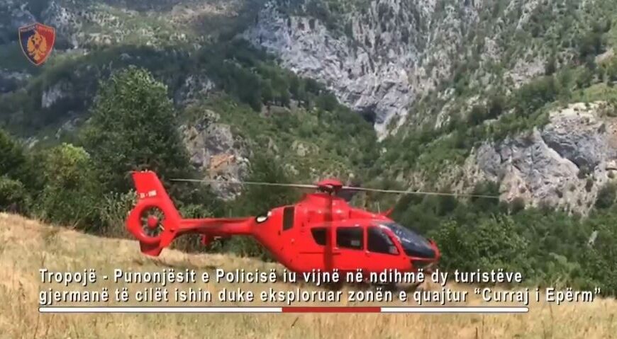 Punonjësit e P olicisë bëjnë të mundur gjetjen dhe transportimin disa orë me krahë dhe më pas me helikopter, të 2 turistëve gjermanë