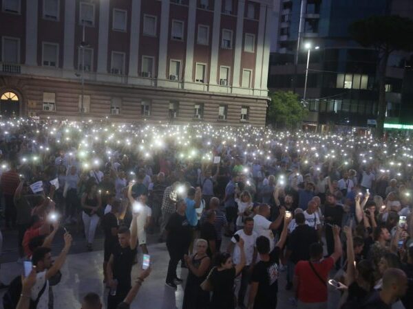 Pr otestuesit ‘ultimatum’ Ramës: ‘Ke kohë deri të hënën për të…’