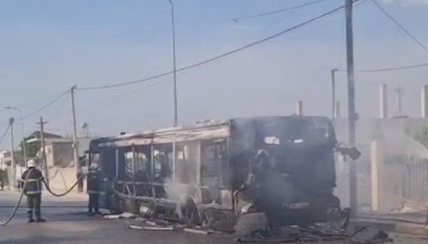 Shp ërthen në f lakë autobusi i pasagjerëve