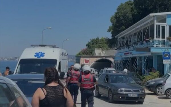 Vlonjatët gati të vr iten për një vend parkimi, ja çfarë ndodhi sot