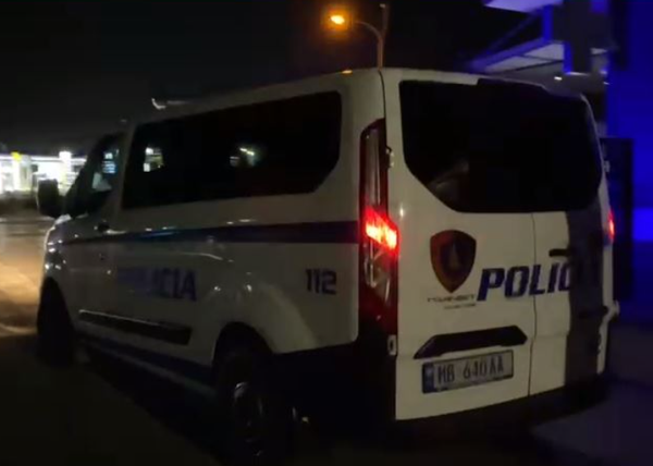 ‘Cm endet’ 50-vjeçari në Vlorë, de baton me bashkëshorten dhe fëmijët dhe që llon me ar më në ajër