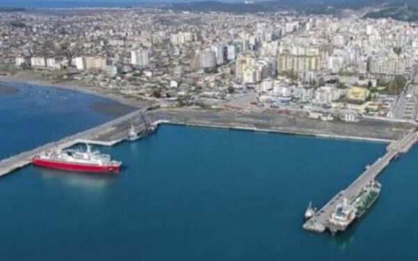 Mbërrin në portin e Vlorës anija që do prodhojë energji