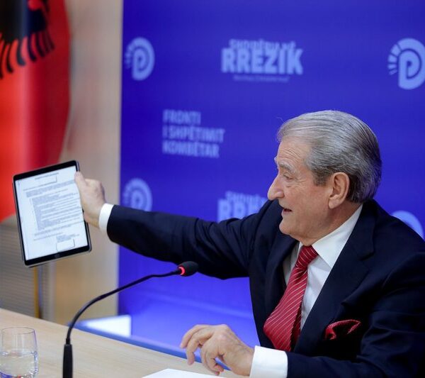Ish-kryeministri Sali Berisha ‘zbardh’ një tjetër skenarë