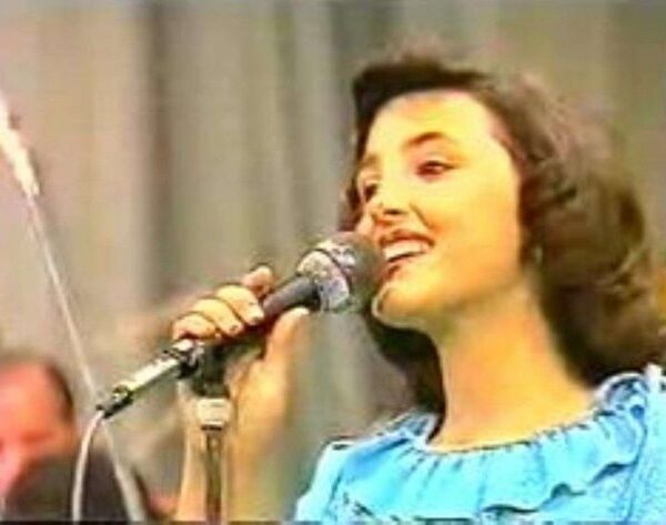 Ikonë e muzikës shqiptare në viteve ’80- ’90, këngëtarja feston sot 56-vjetorin e lindjes
