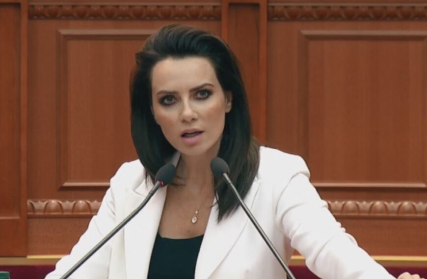 Grida Duma ironizon deputetët e PS: ‘Nuk shërohet një i sëmurë m endor duke i dhënë ilaç vaj ka pslliku’