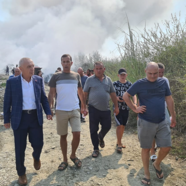 Meta në terren: ‘Tonelata me plehra janë dje gur gjatë natës, duket si s ulm kimik’