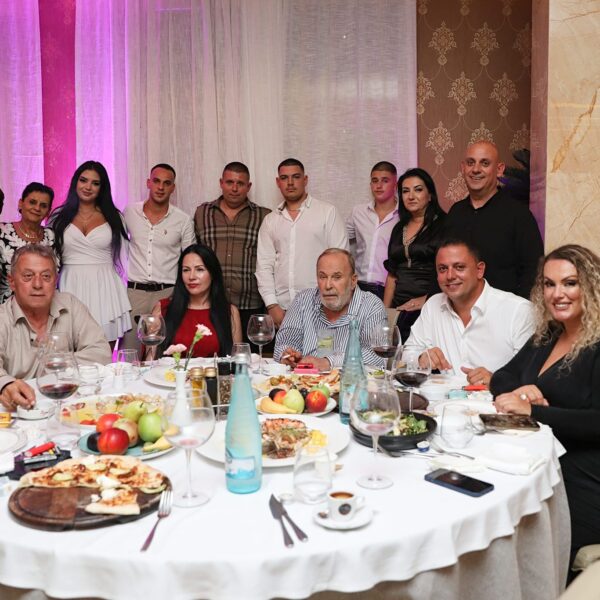 Fatos Nano feston 70 vjetorin e lindjes, foto nga darka familjare e liderit historik të PS
