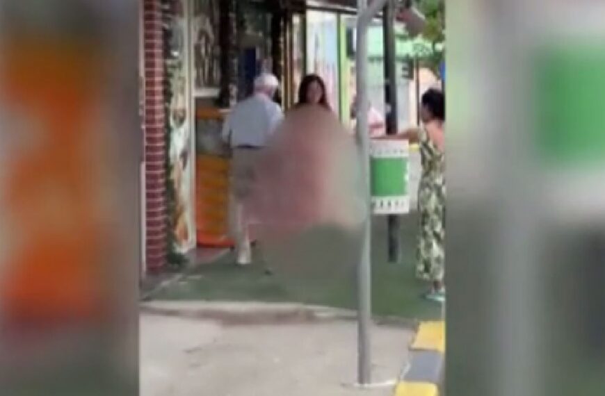 Ngjarje e pazakontë në vend/ E reja del e zhv eshur në mes të kryeqytetit, dikush te nton ta mbulojë por ajo refuzon