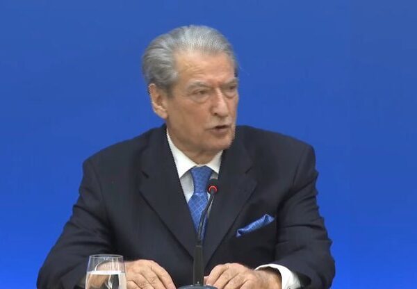 Berisha ak uza të rë nda ndaj Ramës: ‘Është një tradhtar, i futi…’