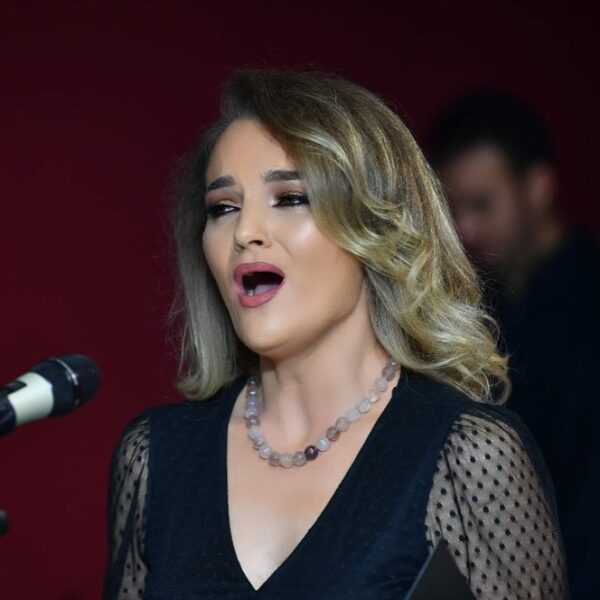 Hu mbi 5 familjarë brenda vitit, këngëtarja shqiptare rrëfen pe ngun e saj