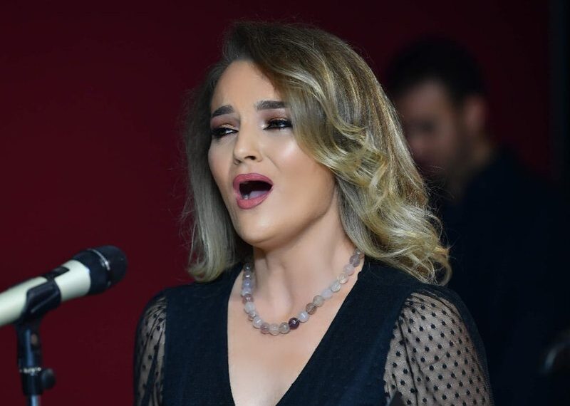Hu mbi 5 familjarë brenda vitit, këngëtarja shqiptare rrëfen pe ngun e saj