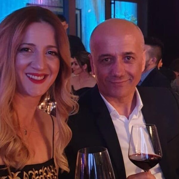 Salsano Rrapi rrëfen historinë e ‘çuditshme’ me gruan e tij: Më përplasi pas muri dhe…