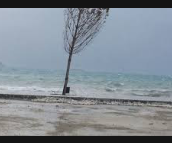 Vlorë/ Bashkia këshillon qytetarët: Mos parkoni makinat në zonat me risk të lartë, parashikohet…