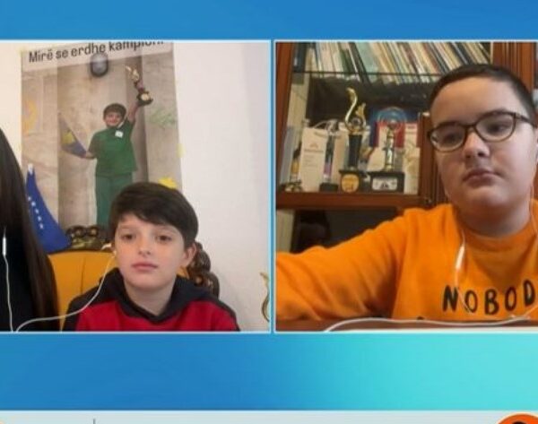 Nxënësit shqiptarë mbarojnë 30 pyetje për 3 minuta/ U zgjodhën më të mirët në Dubai për matematikë