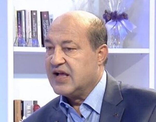 Këngëtarit Bujar Qamilit i ndodh e papritura në rrugë