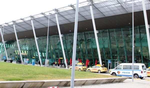 Aeroporti i Rinasit bën njoftimin emergjent