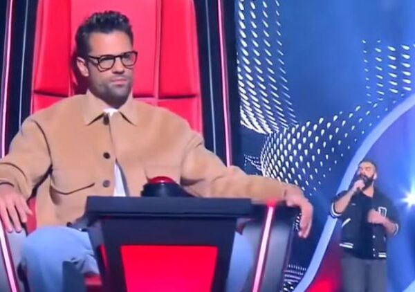 I riu shqiptar mahnit jurinë e ‘The Voice’
