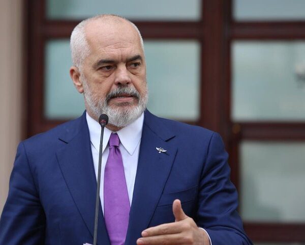 Rama: ‘6 dhjetori nuk është ditë pushimi, është lajm i rremë’