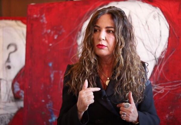 ‘Habit artistja shqiptare me deklaratën që bën: ‘E kam ble vendin e va rrit tim, shkoj dhe e vizitoj çdo ditë, s’kam fr ikë’