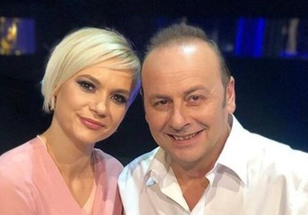Aktori i njohur si rrallëherë flet pa dorashka dhe tregon si u lidh me ish-studenten: Më puthi e para