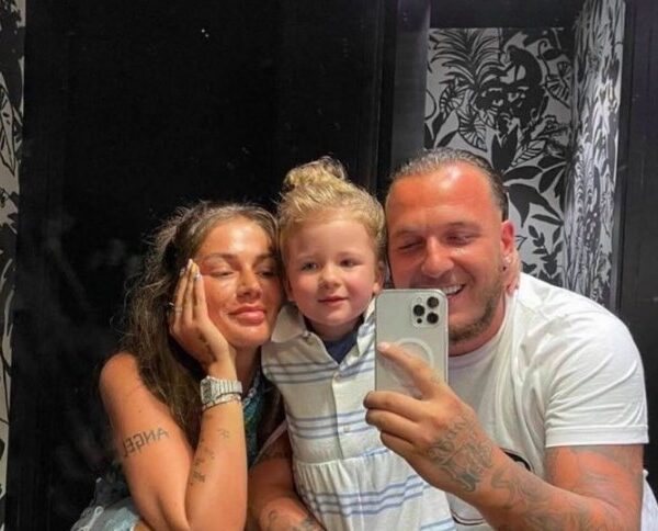 Mozzik ‘surprizon’ Loredanën dhe Hanën nga vendi më i shenjtë i myslimanëve 