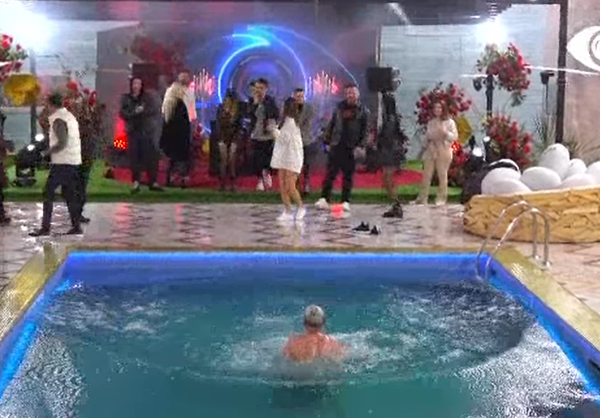 Çfarë bëri Kiara që Luizi u hodh në pishinë?