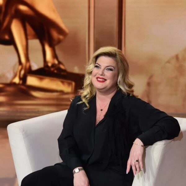 Eni Çobani rrëfen si asnjëherë më parë histori nga jeta e saj