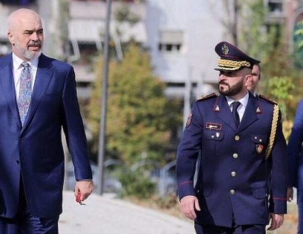 Ish-drejtori Policisë vijon përballjen ligjore dhe padit qeverinë