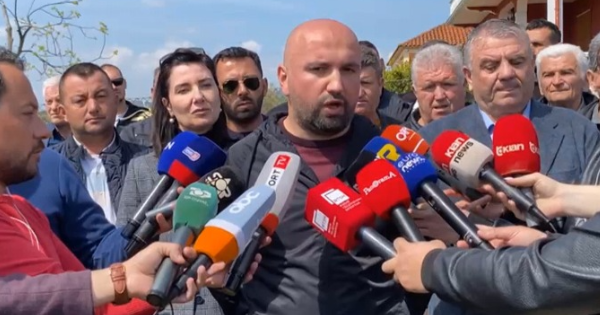 I vendosën tr itol në automjet, Benard Ndreca: S’kam ko nflikte, ngjarja politike!