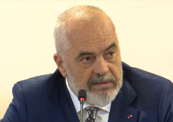 Edi Rama bëhet operacion në QSUT